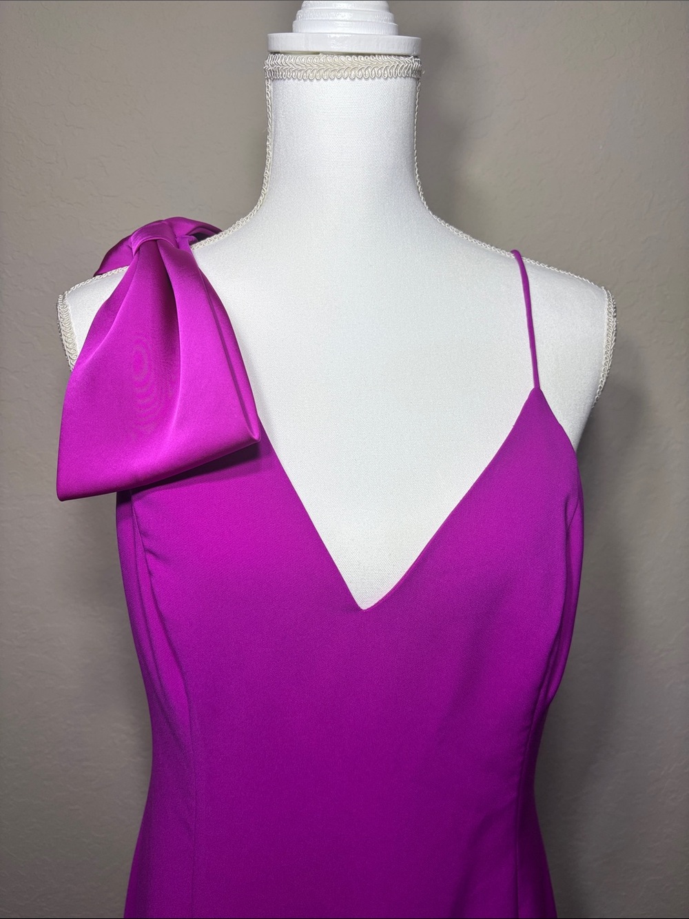 Adrianna Papell Magenta Bow One-Shoulder Crepe Sheath Dress Size 12 - Picture 4 of 9